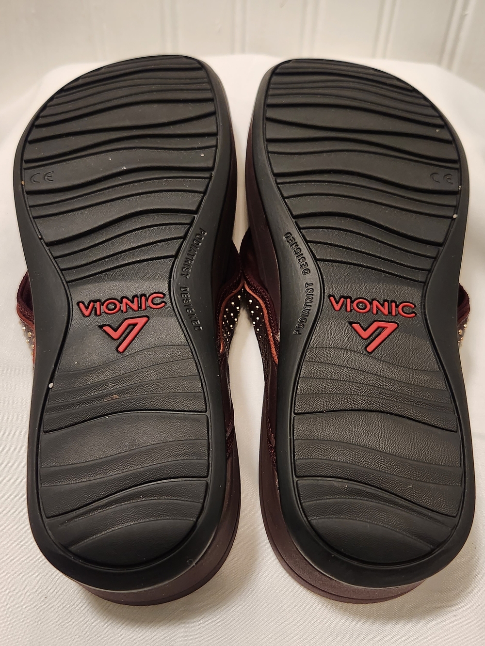 Vionic Burgundy Wedge Heel Sandals Orthopedic Shoes Gold Accent Flip-Flop Size 6 - Picture 8 of 11